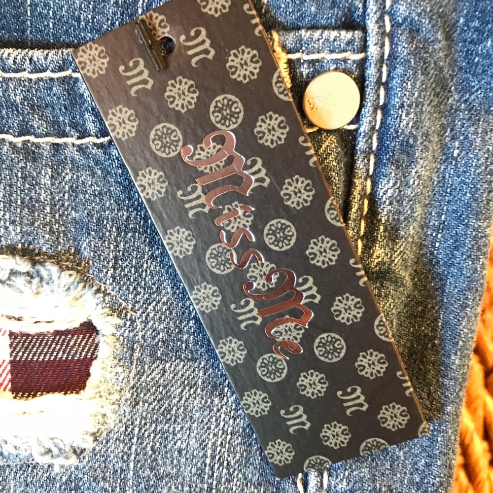 ⬇️ Miss Me Boyfriend Distressed Patched Jeans - Picture 7 of 7